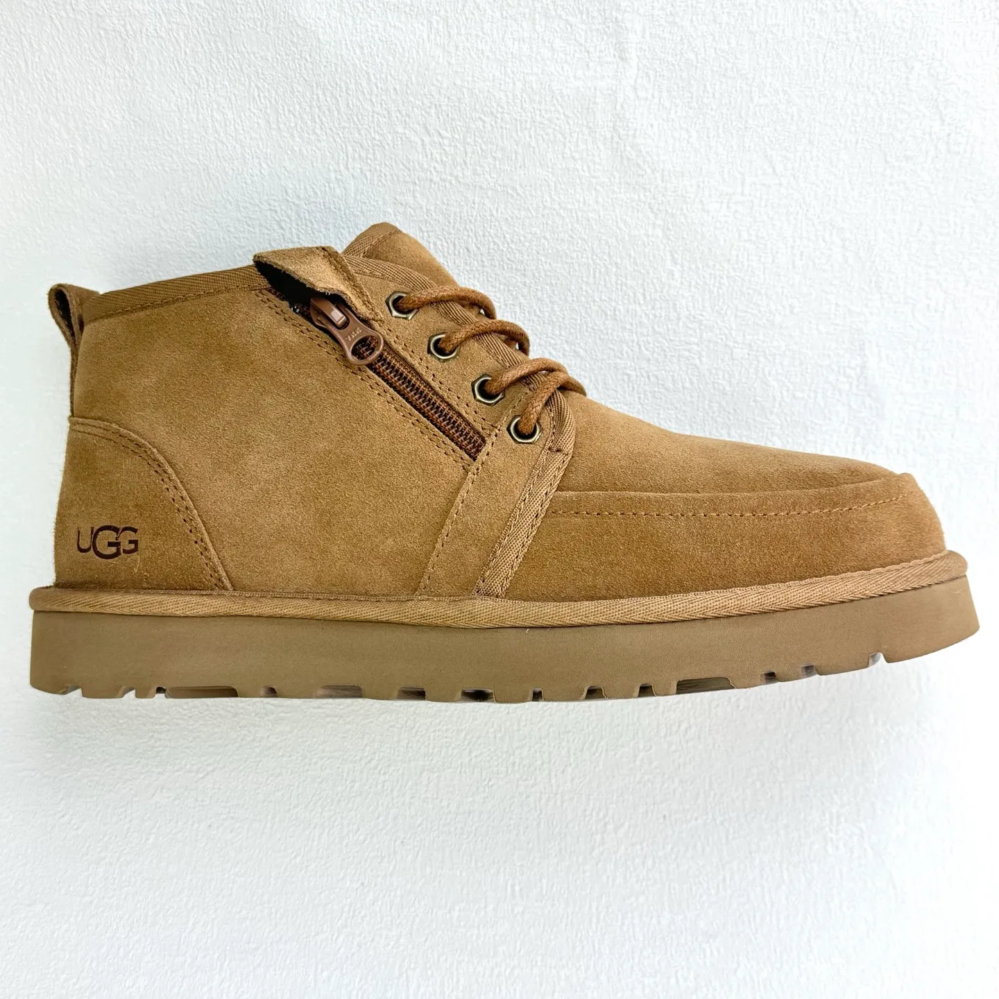 💰600 1163095 Newm zipper shell. Classic Newm series. Upgraded side zipper style for easy putting on and taking off. High satin smooth cow suede material. It won’t freeze your feet in the winter. You must arrange the hair adding. Size: 39 40 41 42 43 44 45